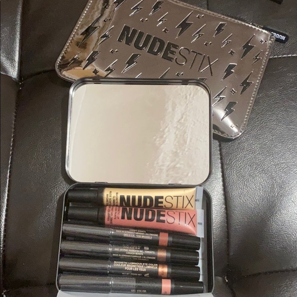 NUDESTIX SMOKEY NUDE GLOW KIT